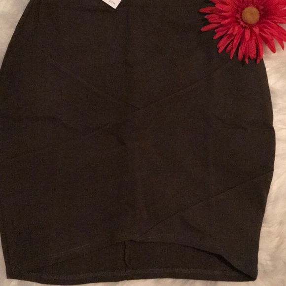 💚NWT CHARLOTTE RUSSE SKIRT💚 - Picture 3 of 4